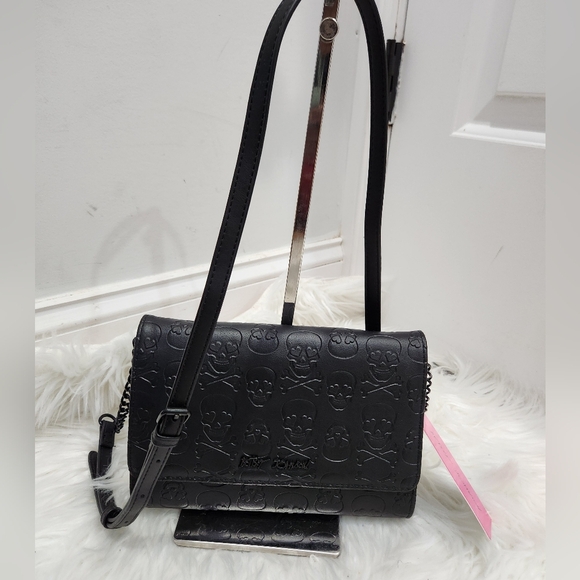 🔹️Betsey Johnson🔹️ black Skull Crossbody Bag XOTANYA - Picture 2 of 8